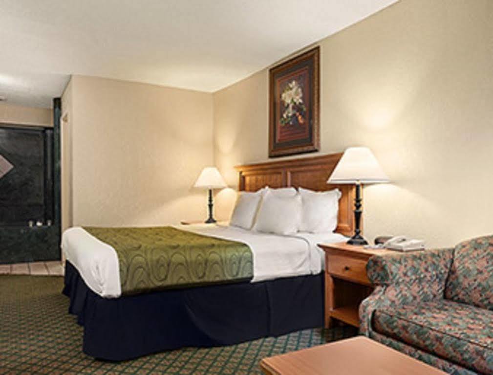 Days Inn & Suites By Wyndham Stuttgart Dış mekan fotoğraf